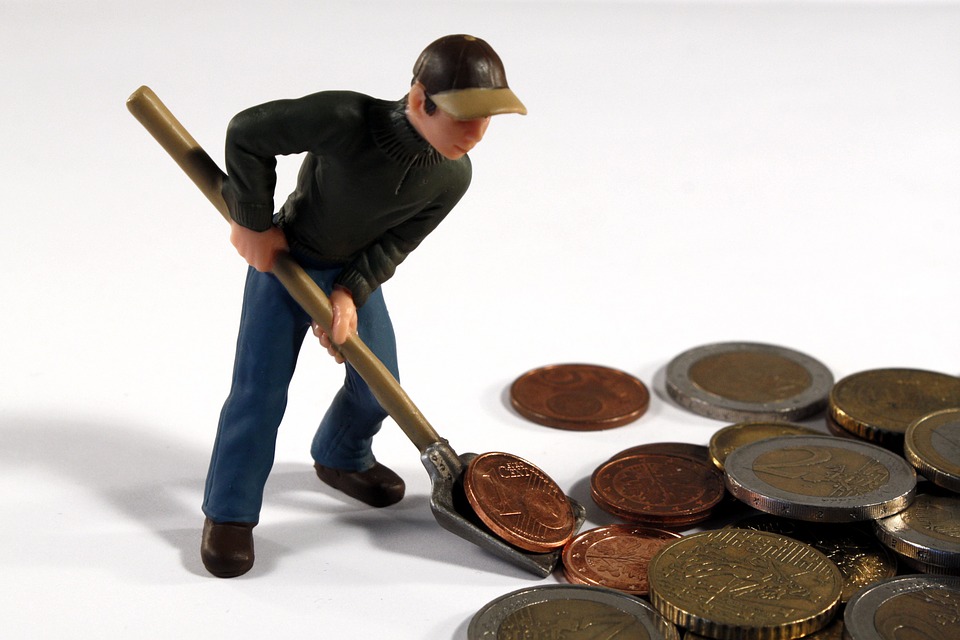 Scalping, a man collecting coins